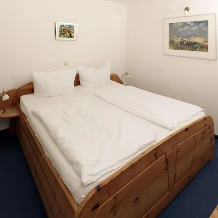 Holiday home Haeuschen Am Altes Kapitaenshaus Ahrenshoop
